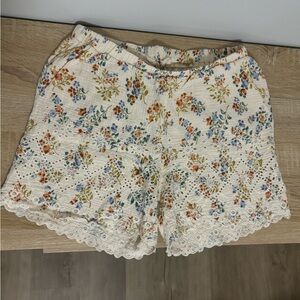 Solitaire Floral Lace Trim Women's Shorts